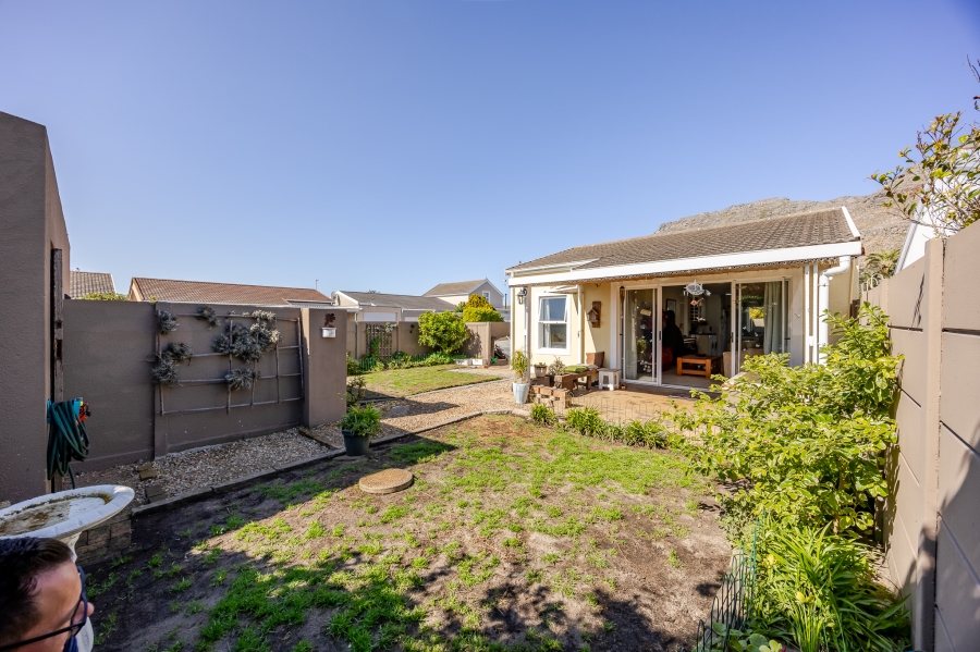 2 Bedroom Property for Sale in Lakeside Western Cape